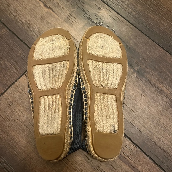 Women’s Tory Burch Denim Loafers. Blue canvas flat espadrilles. - Picture 3 of 6